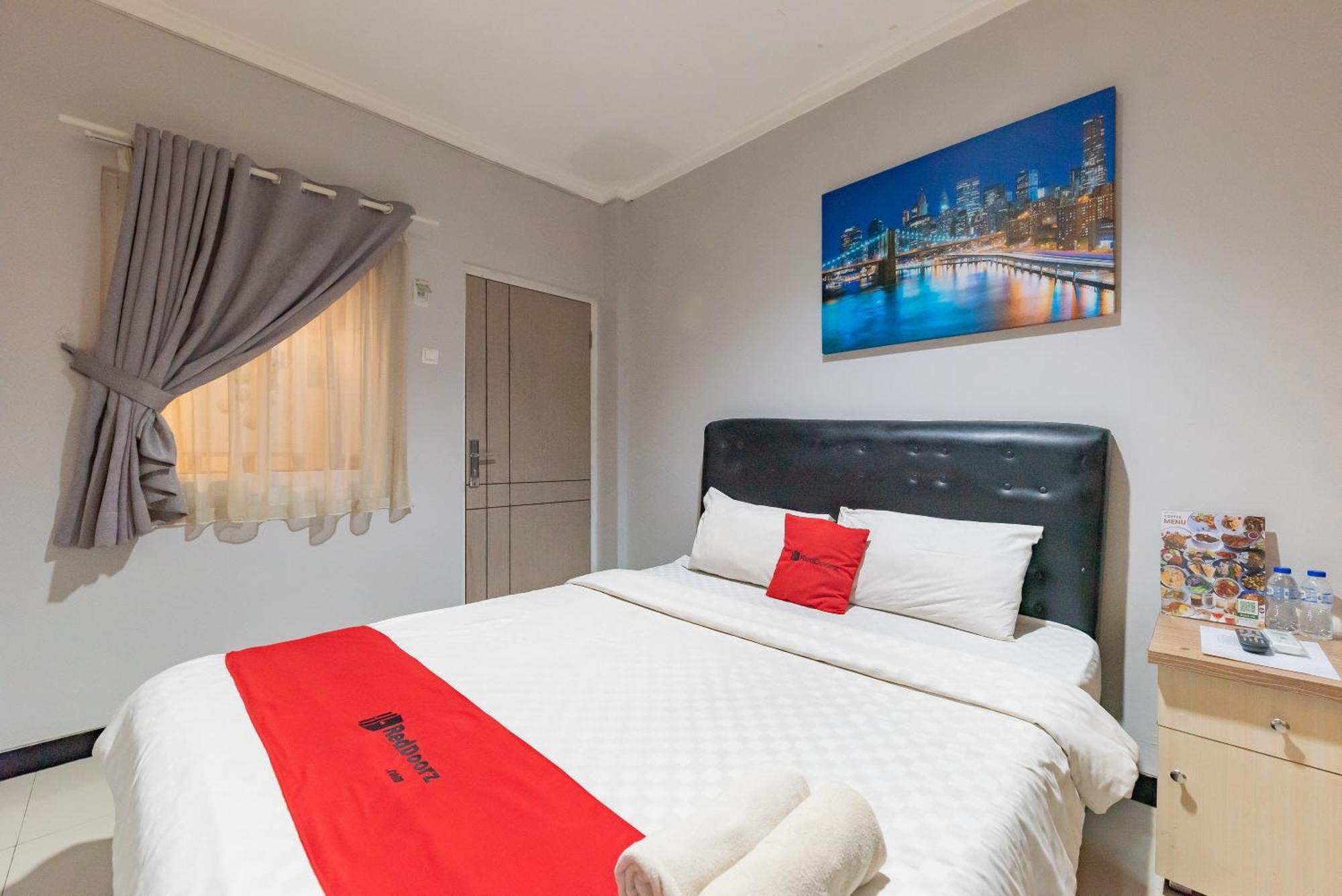 Reddoorz Near Botani Square Mall Богор Экстерьер фото