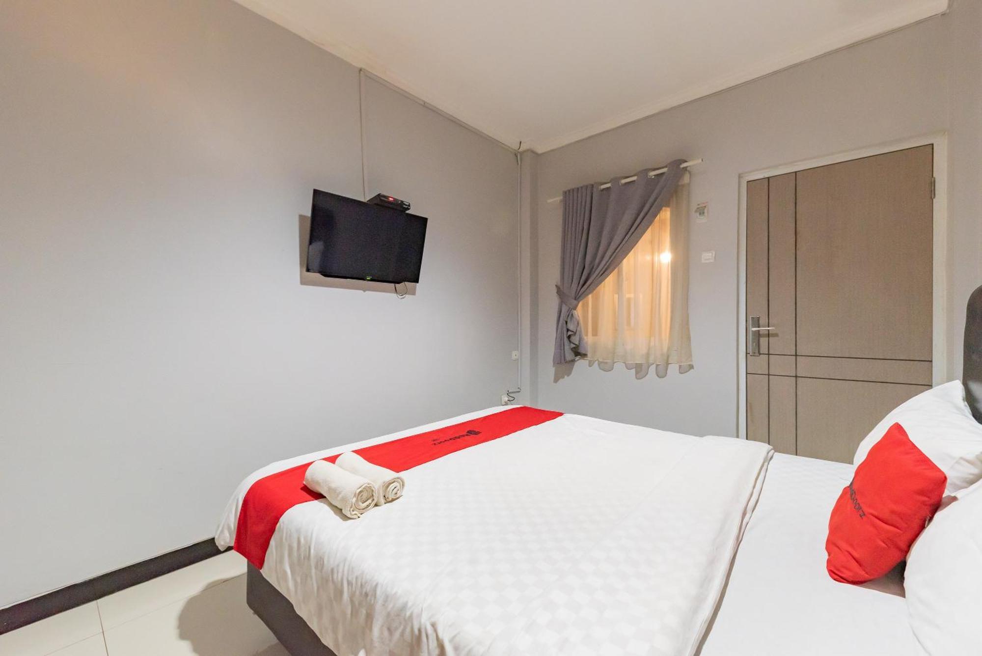Reddoorz Near Botani Square Mall Богор Экстерьер фото