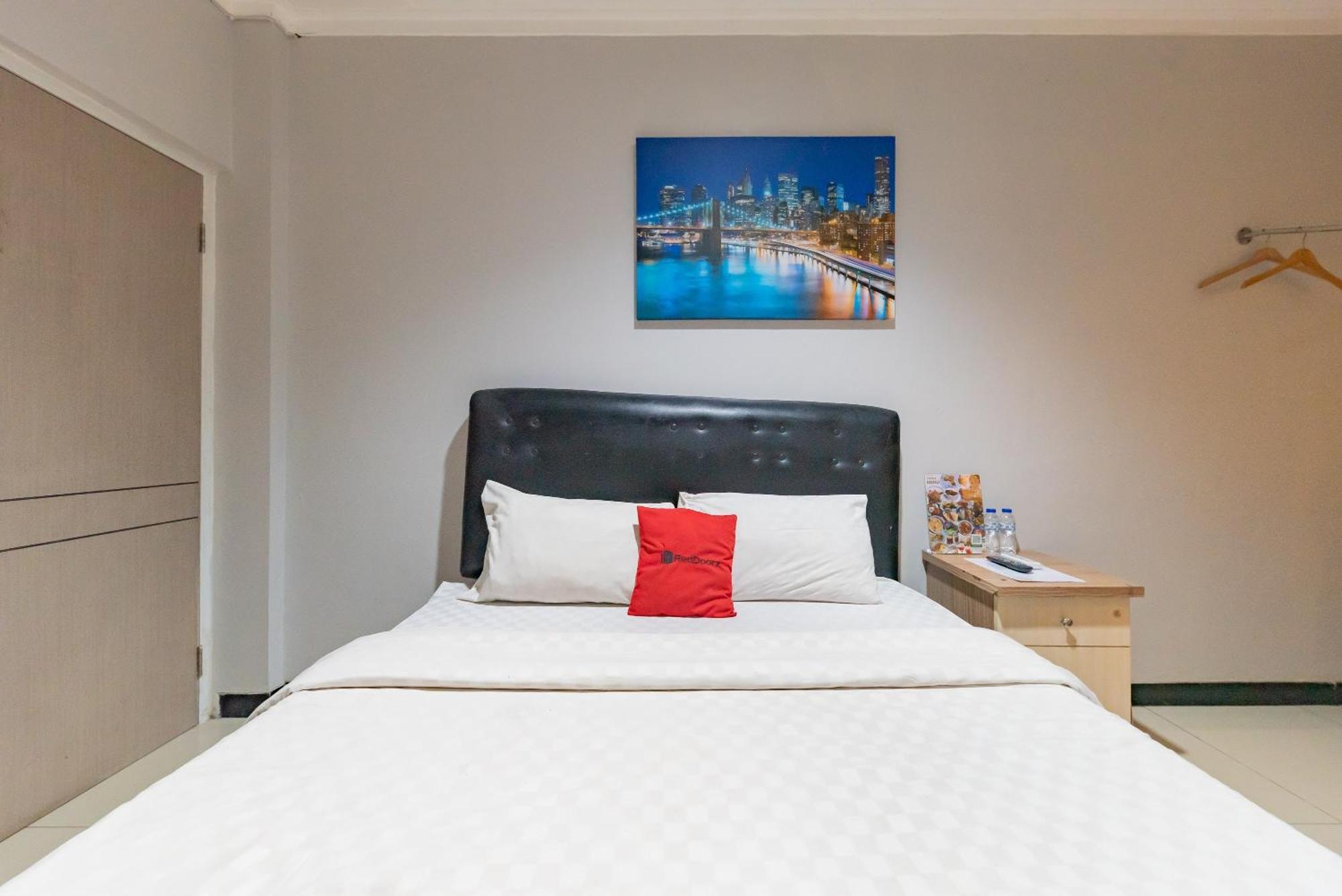 Reddoorz Near Botani Square Mall Богор Экстерьер фото